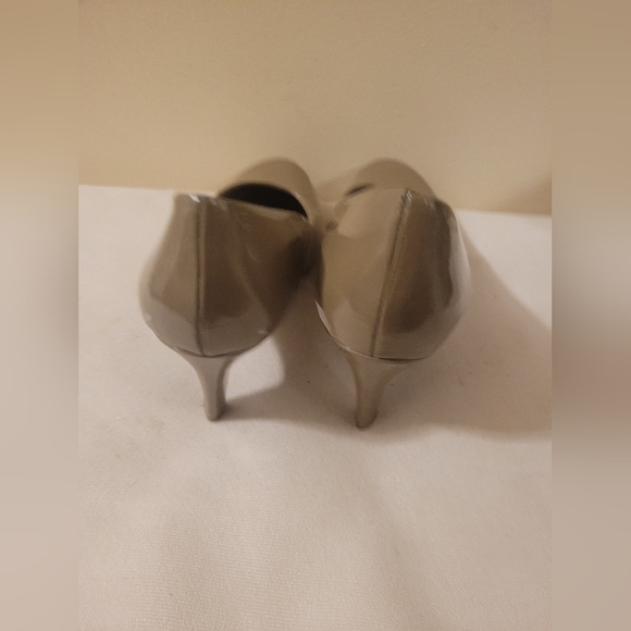 Merona Beige Patent Leather Heels Pumps Shoes Women's Size 9 - Picture 4 of 14
